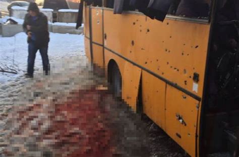 U­k­r­a­y­n­a­­d­a­ ­y­o­l­c­u­ ­o­t­o­b­ü­s­ü­n­e­ ­f­ü­z­e­ ­f­ı­r­l­a­t­ı­l­d­ı­:­ ­1­0­ ­ö­l­ü­